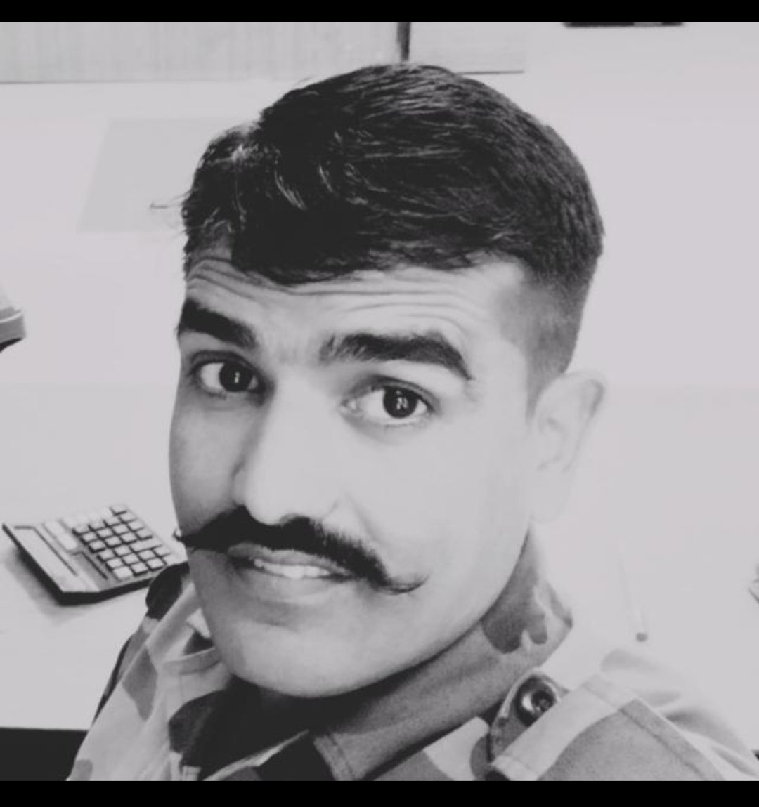 उदास होने के लिए उम्र पड़ी है, नज़र उठाओ सामने ज़िंदगी खड़ी है, अपनी हँसी को होंटो से न जाने देना, क्योंकि आपकी मुस्कुराहट के पीछे दुनिया पड़ी है…
Have a nice day 👍