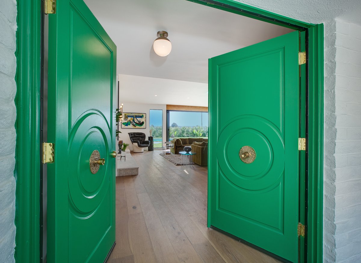 LukeGibsonPhoto's tweet photo. Gorgeous renovated Mid-Century Modern residence in the hills of Los Feliz that I photographed in the daytime, at sunset, and from the air, for my lovely clients, Travis Canby and Judith Lovingfoss
@TravisCanby
@TravisCanby
@JudithCanby #losfeliz #LArealestate #losfelizestates https://t.co/KfxWXPVog9