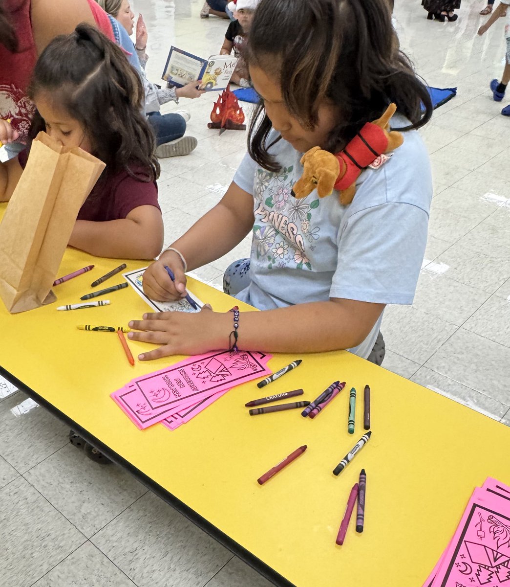 LL_Aman3's tweet photo. What a perfect night to ‘Camp Out with a Good Book’ 📚📖⛺️🔥

I loved being a guest reader and seeing our students so excited to be there! #pceproud #GoingforGold https://t.co/qe5Eq1wrPl