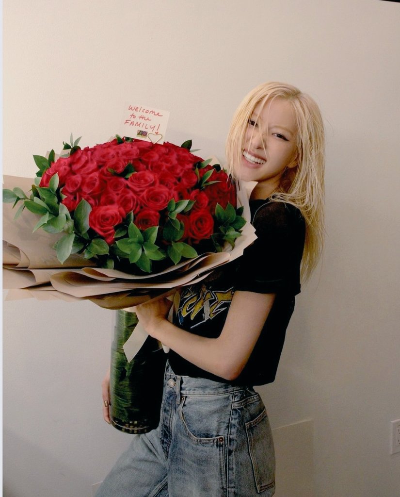 🎯100 Replies 

ROSÉ COMING SOON 
#ROSÉxAtlanticRecords <a href="/numberoneHQ/">numberoneHQ</a>