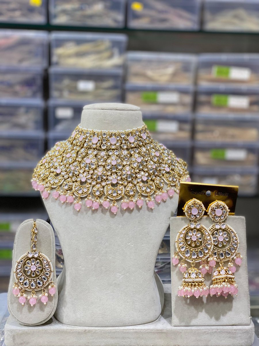 HiraCollections's tweet photo. Semi Bridal Kundan set 
More colours  available 
International shipping available 
#hiracollections                                                                                                                                      
https://t.co/eAJ0XDQkaG https://t.co/7KjpIIQULQ