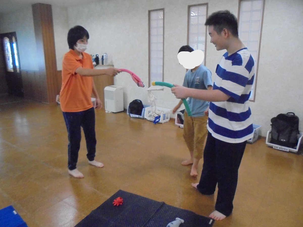 maruta215's tweet photo. 皆さん、こんにちは！
今回は「魚釣りゲーム」の様子をお伝えします‼
子どもたちは、手先を上手に使って釣ることができました😁
#放課後等デイサービス 
#運動
#療育
#魚
#釣り
#ゲーム
#神奈川
#横浜
#港北区
#神奈川区
#緑区 https://t.co/3vr4EfQTi4