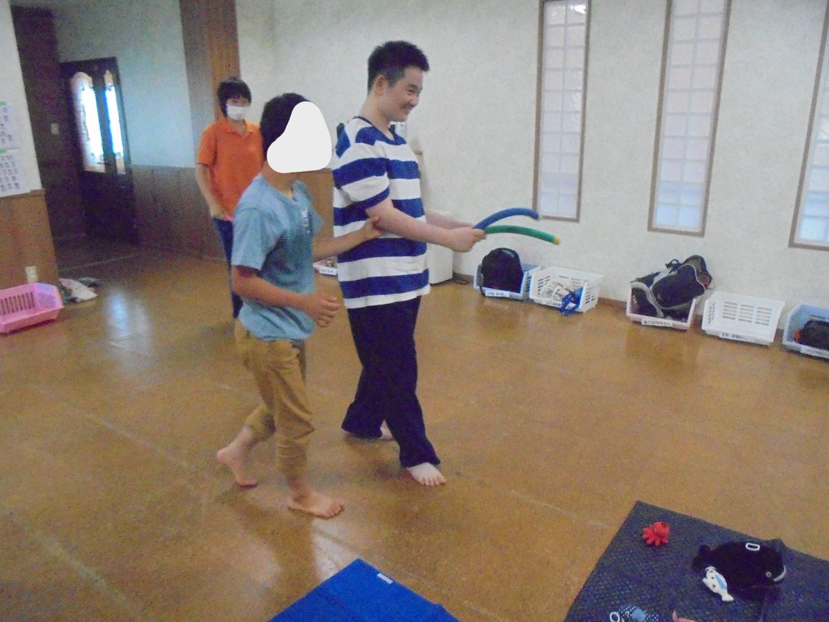 maruta215's tweet photo. 皆さん、こんにちは！
今回は「魚釣りゲーム」の様子をお伝えします‼
子どもたちは、手先を上手に使って釣ることができました😁
#放課後等デイサービス 
#運動
#療育
#魚
#釣り
#ゲーム
#神奈川
#横浜
#港北区
#神奈川区
#緑区 https://t.co/3vr4EfQTi4