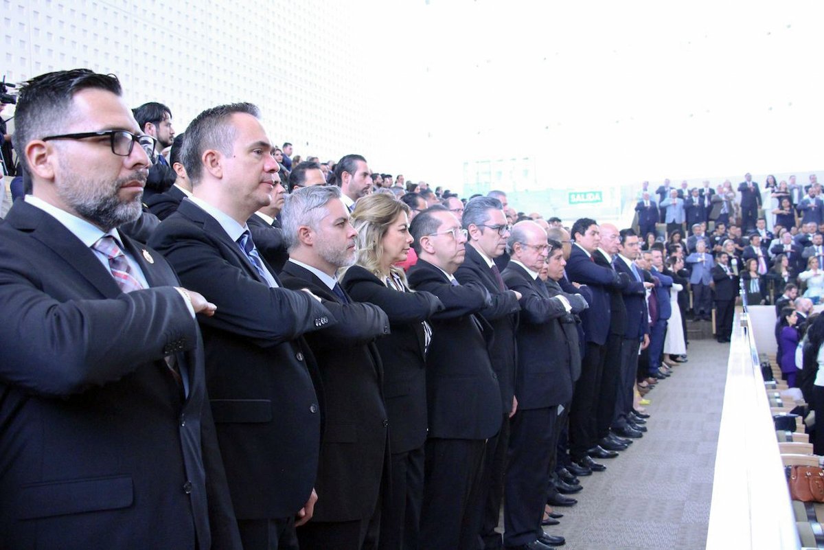 👷👷‍En la Secretaría de Obra Pública arrancamos la construcción del #NuevoComienzo con el liderazgo del Ing. <a href="/JPPerezB/">Juan Pablo Pérez Beltrán</a>, quien participó en la toma de protesta de #LaPrimeraGobernadora de Guanajuato, <a href="/LibiaDennise/">Libia Dennise</a>. 🤩👏🏻

¡El #GobiernoDeLaGente ya es una realidad para #GTO🙌🏻🤩👷‍