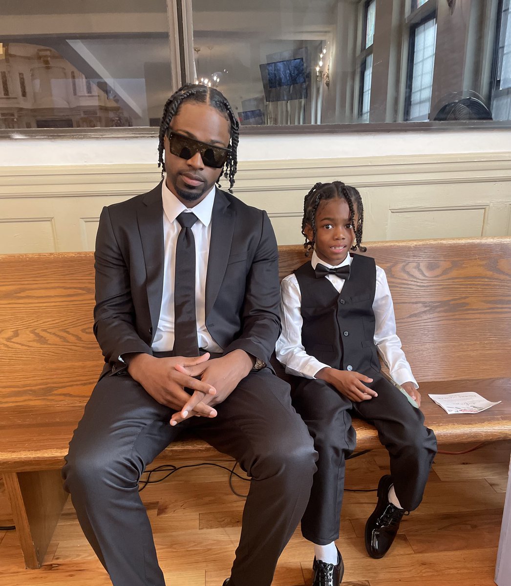 Dead8Presidents's tweet photo. Tied my own tie #LilNeph π€ https://t.co/cZKroiAMXU