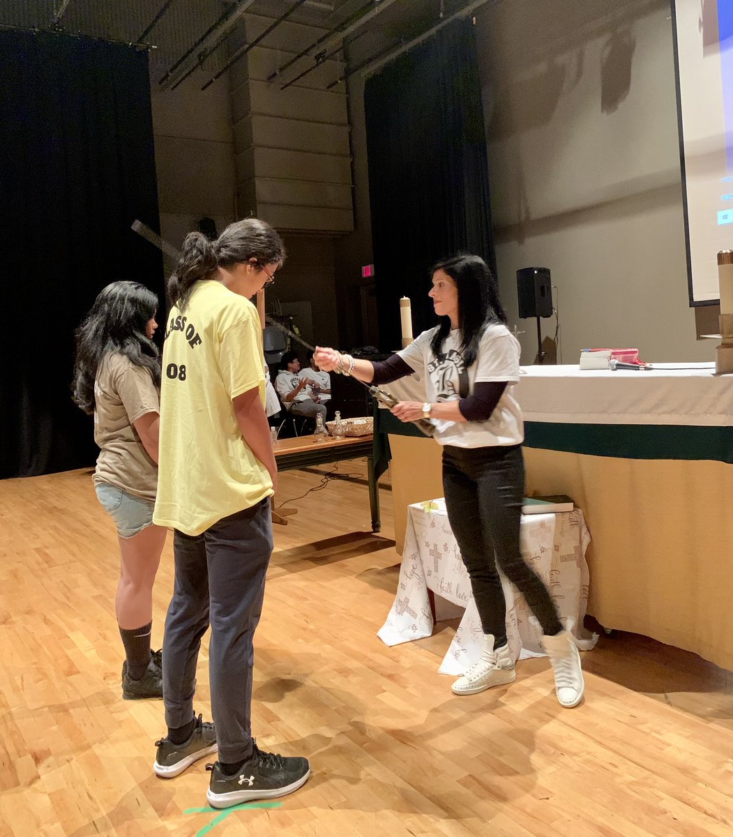 From the Knighting Ceremony to Soccer Darts to selfies to writing letters to your 2028 self, good time had by all @tcdsb SBC Grade 9’s❗️

Many thanks to our Student Leaders, Student Council, Orientation ‘24 Committee &amp; all SBC staff for a great day🙏🏻

#BeTheBaron