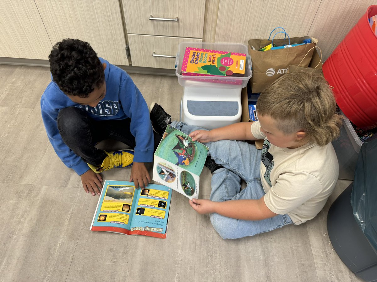 𝐃𝐫𝐨𝐩 𝐄𝐯𝐞𝐫𝐲𝐭𝐡𝐢𝐧𝐠 𝐚𝐧𝐝 𝐑𝐞𝐚𝐝 𝐃𝐚𝐲 <a href="/yorkelemeagles/">York Elementary</a> with Mrs. Donnell’s class! #SPSreadtosucceed <a href="/klmalley/">Kara Malley</a>