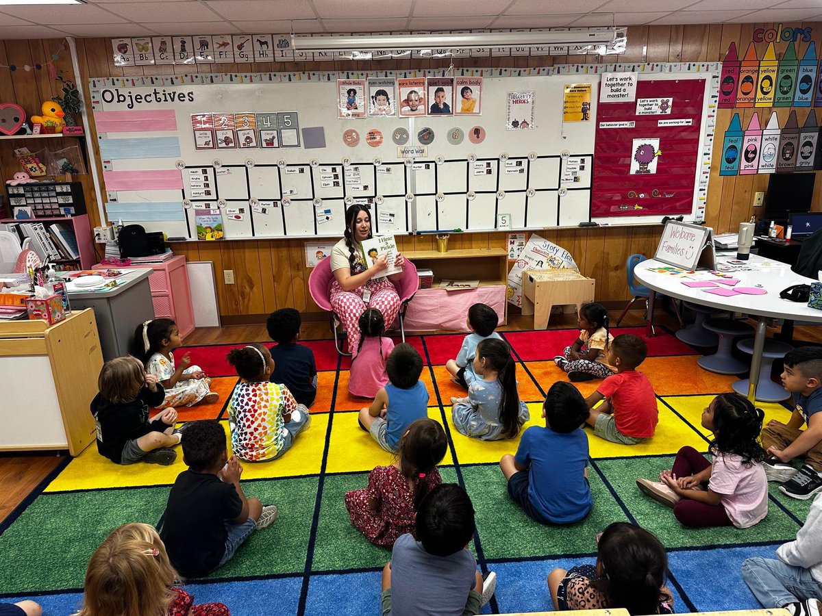 KyleES_library's tweet image. For the second year in a row,  we celebrated National Literacy Month by participating in H-E-B&apos;s Big Texas Read in! All around the school, students  dropped everything they were doing and read! It was so much fun to see Panthers reading at the same time! #Read3ReadIn #HEB @HEB