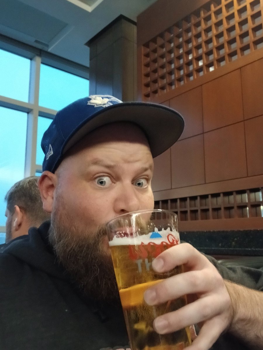 CougarsVHL's tweet photo. @VHL_Draft weekend is officially underway!!  Rouges and I landed in Vancouver on our way to Regina https://t.co/oFpV3rizm4
