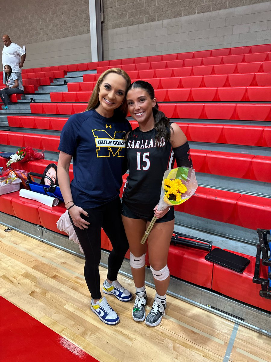 Three consecutive nights, three senior nights for some future Bulldogs! 💙💛🏐
We can’t wait for next Fall!!