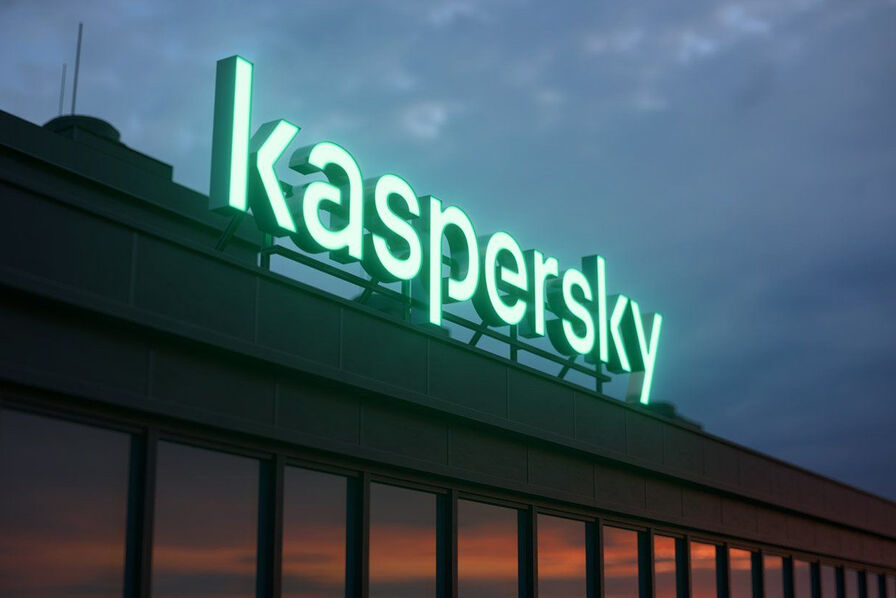 IdaTanoh's tweet photo. Kaspersky quitte les 🇺🇸 avec un cadeau empoisonné ! 🎁❌
Son antivirus a été remplacé par UltraAV sans prévenir 😱.
Des failles de sécurité possibles et une désinstallation compliquée.
#Cybersécurité #Transparence #Tech https://t.co/hPkyAeqPmY
