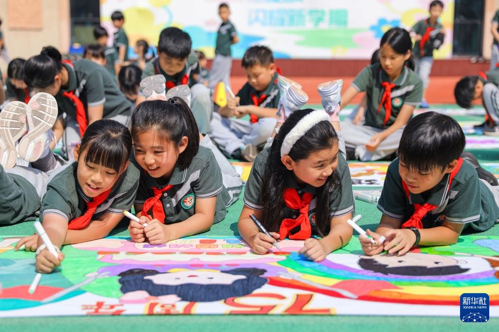 InQingdao's tweet photo. Happy birthday, #China! As the National Day approaches, kindergartens and primary schools across the country are holding various fun activities with the theme of #NationalDay to celebrate the National Day with joy. https://t.co/kN2k0lOcIW