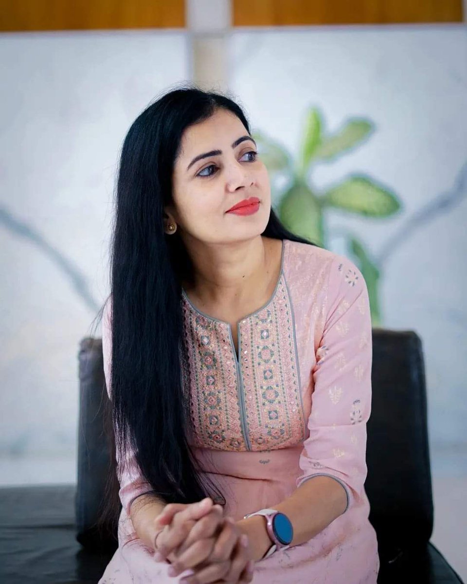meanitasharma's tweet photo. उम्मीद जिंदा रखिये दोस्त
आज हँसने वाले कल तालियां भी बजायेंगे !!
#motivation #foryoupage #AnitaSharma https://t.co/SHn3Hcb5xr