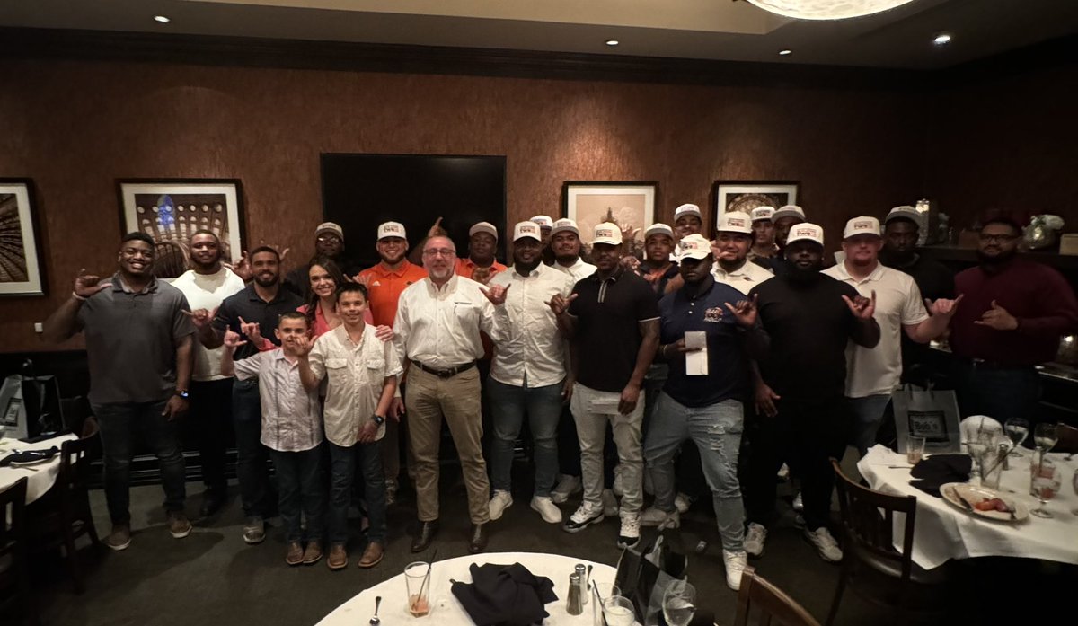 Round III. Appreciate these guys and what they represent. Football 
O/D-lines are like the construction industry: O-line builds the foundation for success, while D-line breaks through barriers to just go to work and get it done. Whatever it takes. Both sides are essential for the