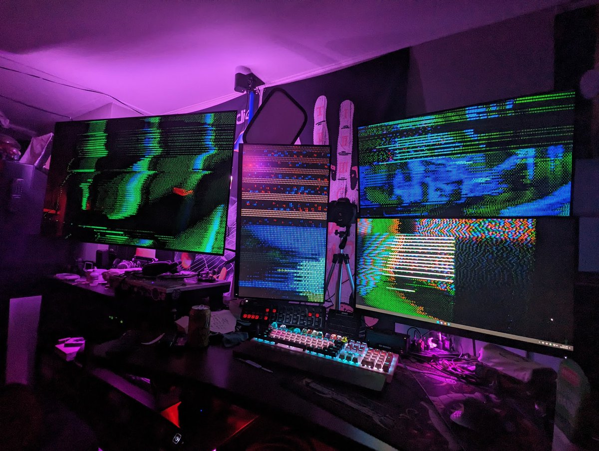 How about instead of paying a subscription fee to a wallpaper app, you spend that money on 200 glitch wallpapers and help two trans women pay rent this month?

Link below 💕