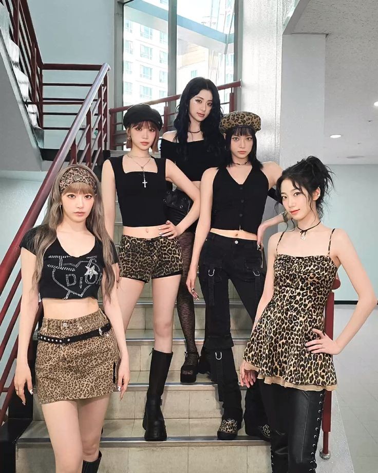 userdotana's tweet photo. Le Sserafim thinspo thread
Highest -> lowest BMI
(+ my guess before knowing what they actually are) https://t.co/UHGKyp7U0c