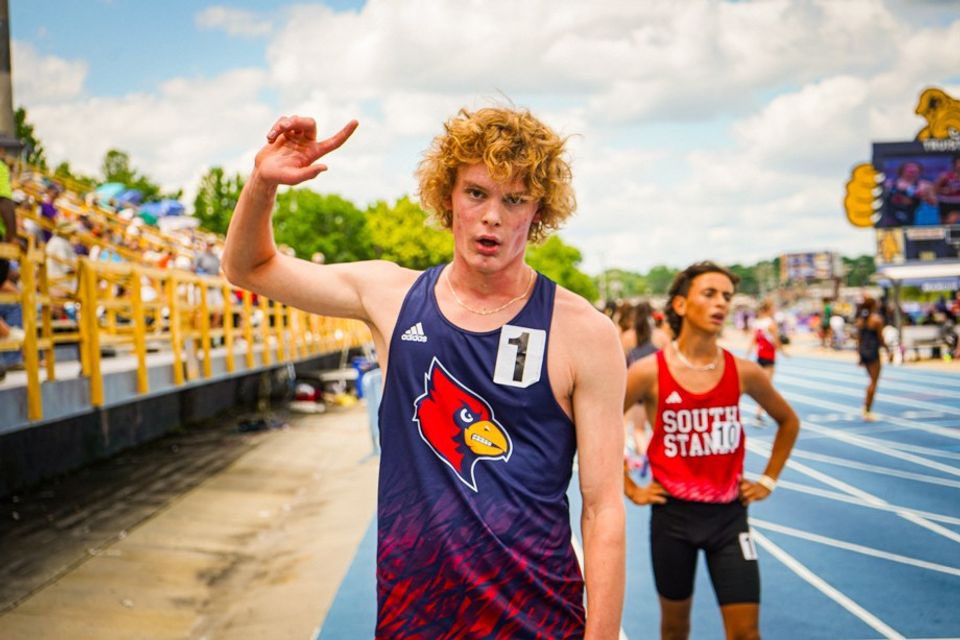 carsonwxctrack's tweet image. DOUBLE STATE CHAMPION🥇🥇
Had a great time competing at the NCHSSA 1A State Championship, taking gold in both the 1600 and 800.  I had no intentions of a PR and took a more tactical approach of sitting and kicking during my races.