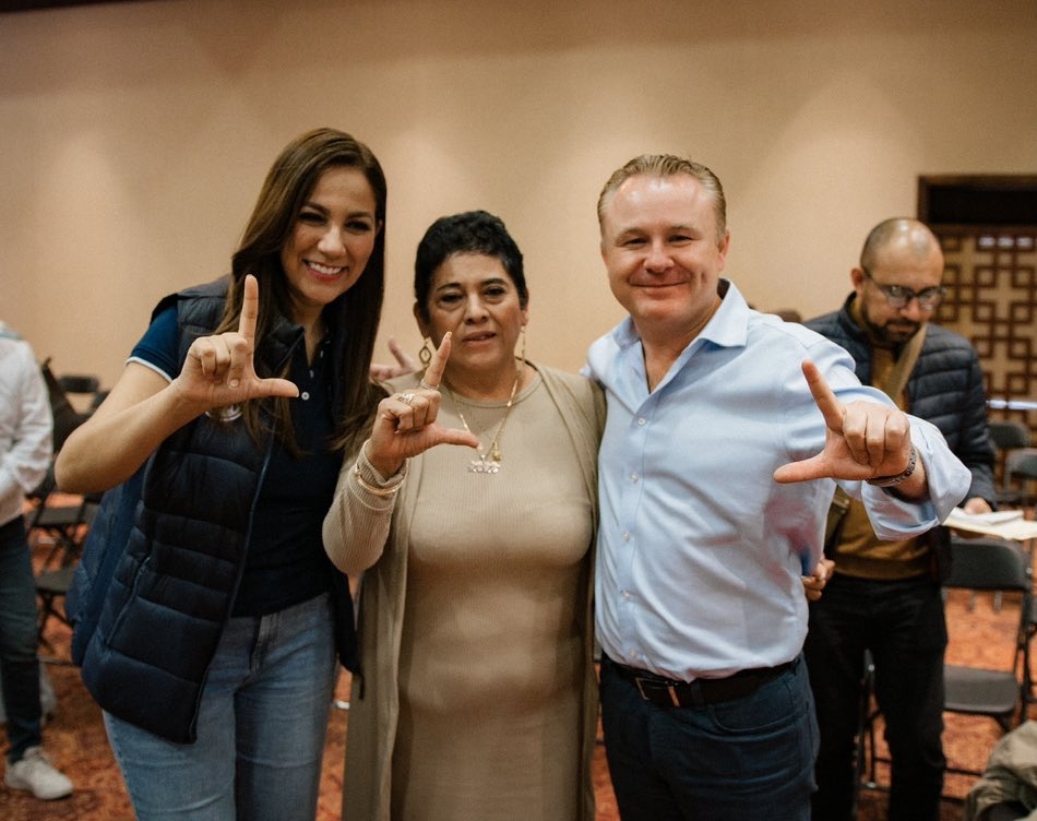 Estimada Gobernadora <a href="/LibiaDennise/">Libia Dennise</a>, te felicito por este gran paso que marca #UnNuevoComienzo. 

Estoy convencido de que, con tu visión y liderazgo, lograrás grandes cosas para nuestro estado, siempre poniendo en el centro a las y los guanajuatenses. ¡Muchas felicidades!