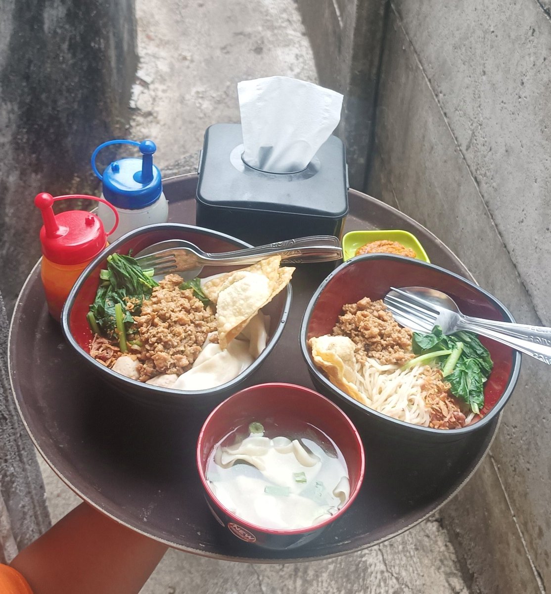 MiayamBabaliyut's tweet photo. @undipmfs Hai kak, cobain mie ayam pangsit Babaliyut, bisa dipesan melalui Grabfood / Gofood / Shopeefood 🤗🤗. Lokasi di jalan mulawrman 2 nomor 2d,padangsari,banyumanik. https://t.co/AAZy6ZBSz6