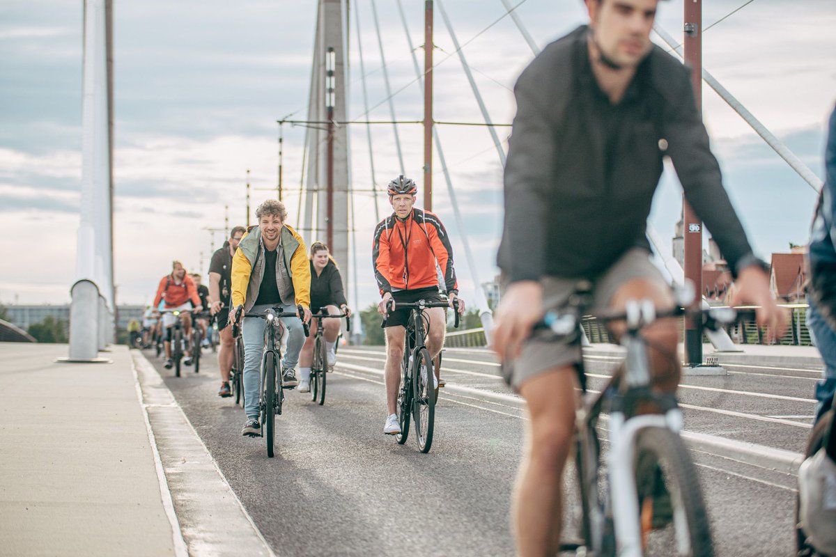 Radkultur_MD's tweet photo. Heute um 19 Uhr startet am Elbbalkon wieder die Critical Mass für eine entspannte herbstliche Fahrradtour durch Magdeburg.💡 Denkt an ausreichend Licht am Fahrrad!

(Bilder vom Mai 2024) https://t.co/RKZxl422Mo