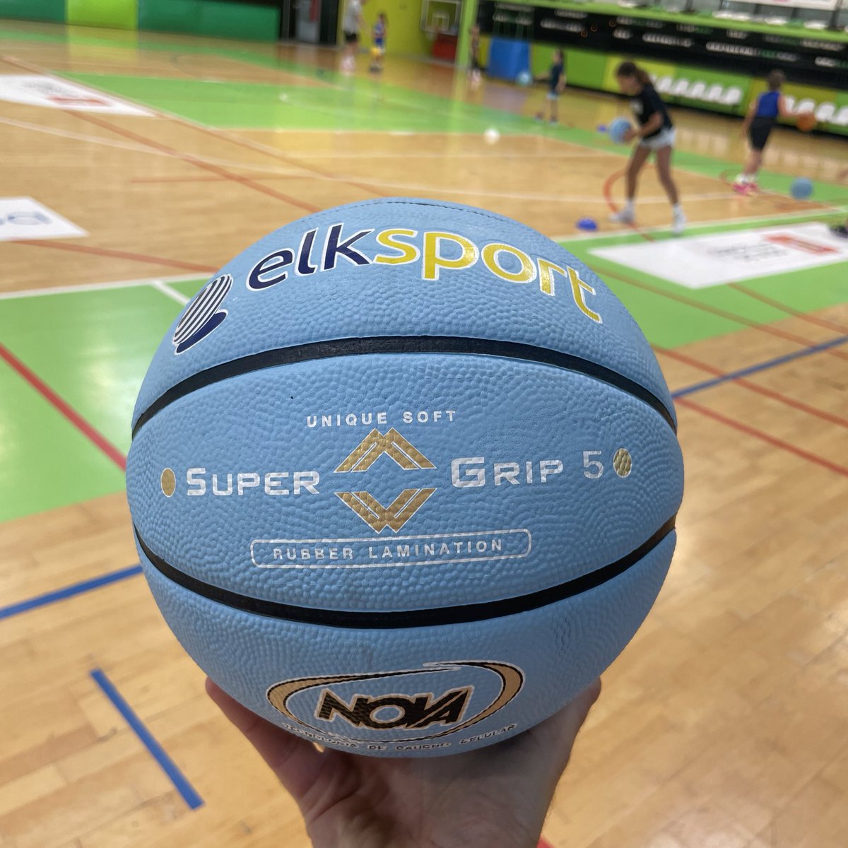 Nos hemos comprado 20 más de estos, porque no hay mejores balones para minibasket que los de <a href="/elksport/">Elk Sport</a>. 

Relación precio/calidad imbatible.