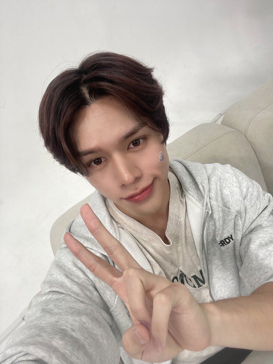 GHOST9OFFICIAL's tweet photo. 📻 240927 #프린스
Arirang Radio "RADIO' CLOCK" 완료
⠀
이번주 금요일도 라디오클락 :)
오늘 이상한 아이스크림 조합을 먹음…
　⠀
#GHOST9 #고스트나인
#PRINCE
#Arirang_Radio #Radio_Clock https://t.co/NlKtrx2i5Z