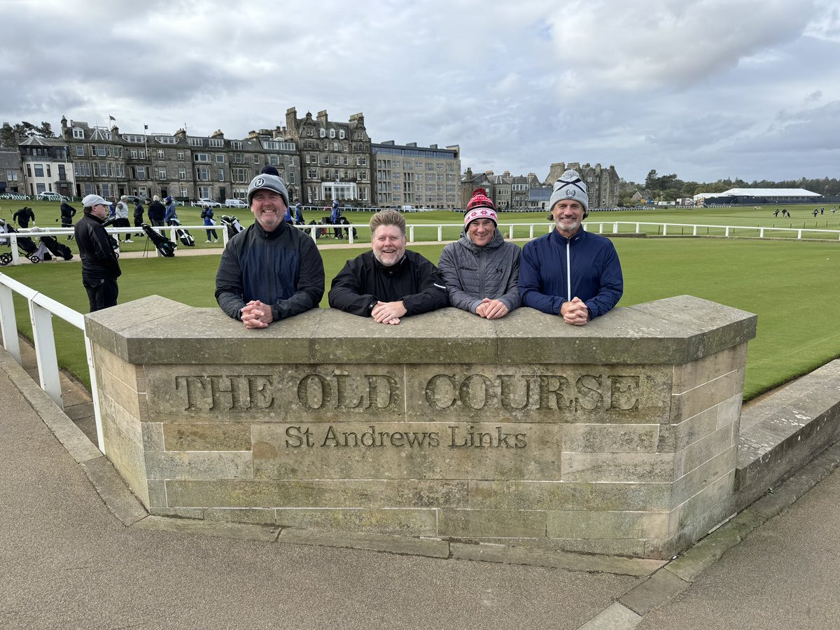 Gofers from Seattle 🇺🇸 all set for their round on #theoldcourse <a href="/TheHomeofGolf/">St Andrews Links</a> . Quite a trip playing New, Jubilee, Elie, Lundin, Leven, <a href="/MusselburghOld/">Musselburgh Old Course Greenkeepers</a> <a href="/Kilspindiegolf/">Kilspindie Golf Club</a> <a href="/GullaneGolfClub/">Gullane Golf Club</a> 1&amp;2 and a visit to the <a href="/Hickoryworkshop/">TheHickoryGolfWorkshop</a> <a href="/lundingolfclub/">Lundin Links, Lundin Golf Club</a>