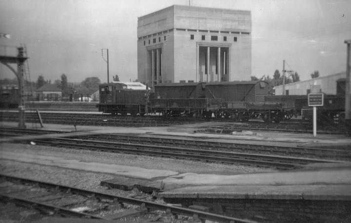 DABrown98's tweet photo. D2025 shunting the goods yard at Spalding Town, Lincolnshire https://t.co/KZsDJiOqVc