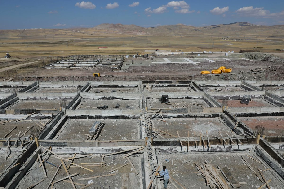 Van Gölü Orta Ölçekli Sanayi Sitesi Van’a ne katacak? 
habergurpinar.com/van-golu-orta-… 
<a href="/vantsokurumsal/">Van Ticaret ve Sanayi Odası</a> <a href="/NecdetTakva/">Necdet Takva</a>