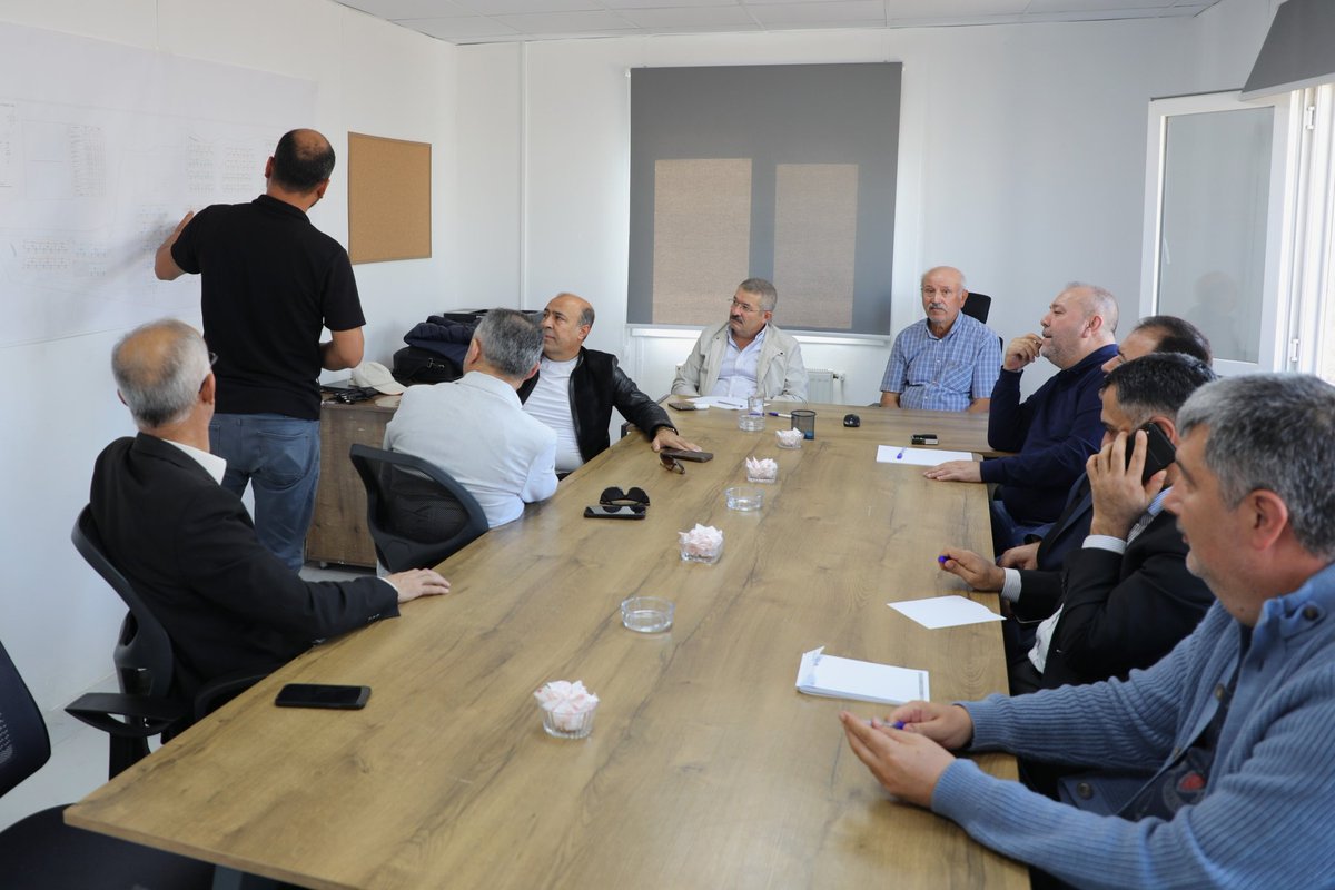 Takva: Van Gölü Orta Ölçekli Sanayi Sitesi Desteklenmeli 👇🏼 vansokakhaber.com/haber/4986-tak… <a href="/vantsokurumsal/">Van Ticaret ve Sanayi Odası</a> <a href="/NecdetTakva/">Necdet Takva</a>