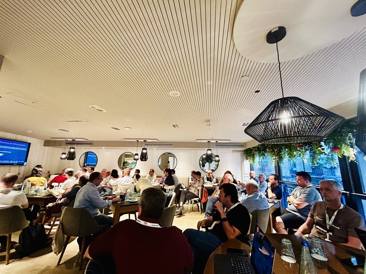 En directo desde la #FMCat la conferencia de #desarrolladores de #Claris #FileMaker en #Barcelona organizada por #fmsuit