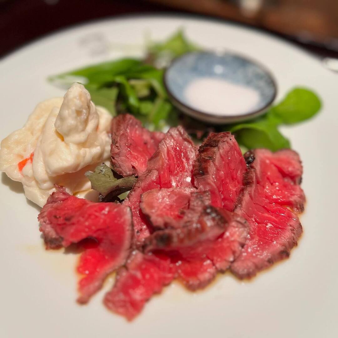 gottsosama's tweet photo. 今日のランチは、
あまに牛を塩で頂きました〜
旨し

#表参道ランチ https://t.co/1K52WjuIP1