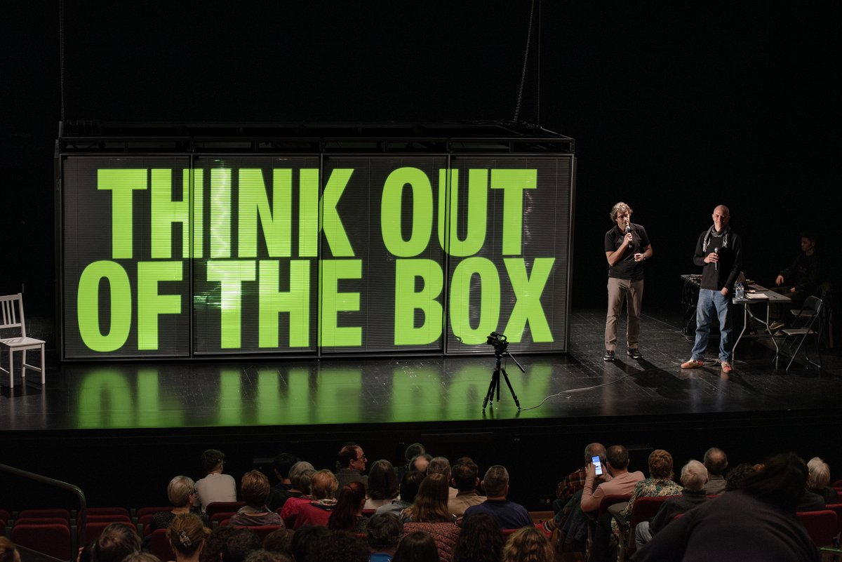 🍂✨L'#Univers d'aquesta tardor està dedicat a La Conquesta <a href="/delpolsud/">laconquestadelpolsud</a>, una companyia que es mou per la curiositat cap al món i per investigar els conflictes de la contemporaneïtat. 

El 3 i 4 d'octubre presenten el seu díptic, aconsegueix la teva entrada📲olotcultura.cat/projecte/unive…