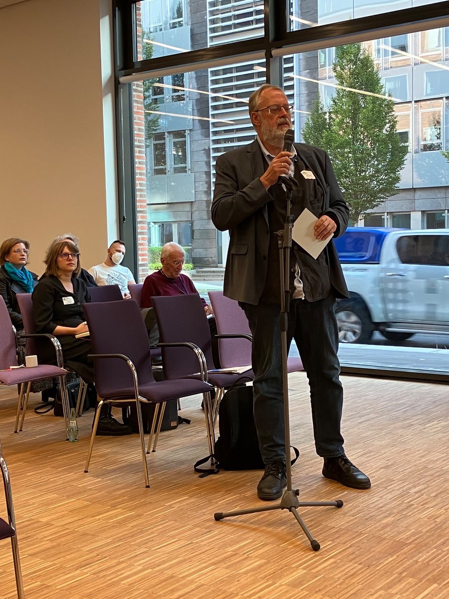 WeisserBernhard's tweet photo. Gerade hat @FrankvonHagel vom Institut für Museumsforschung @kulturSPK das Papier „Überblick über das #Forschungsdatenmanagement in #Museen und #Universitätssammlungen“ vorgestellt, die Generalversammlung hat sie als Ergebnis von #NFDI4objects bestätigt. https://t.co/ifZTD3Yrcr