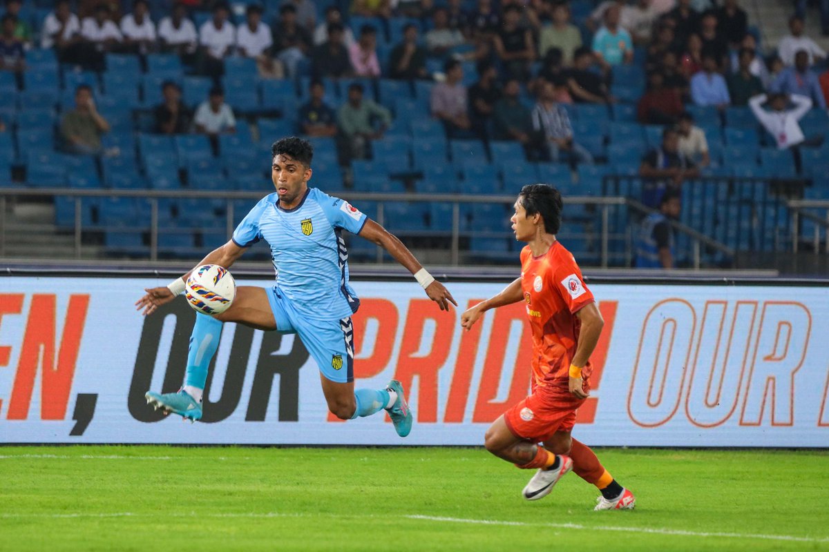 HydFCOfficial's tweet photo. 📸 From a tough night in Delhi!

#PFCHFC #TheNawabs 💛🖤 https://t.co/rZs0Qkr9dY