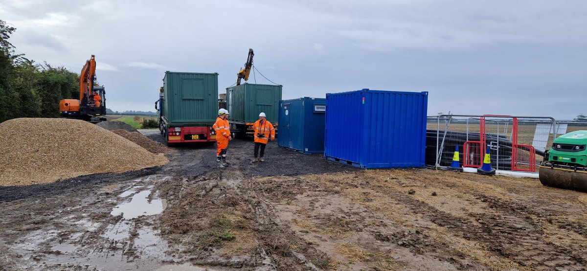 ShireToilet's tweet image. It's tipping it down here!! But it is Friday 🎊

Nice site set up we did yesterday up in fulstow👇🏻

If you need welfare facilities onsite give us a call on 01205481365 📞

#SHIRE #sitesetup #canteen #office #dryingroom #toiletblock #store #shiretoilethire #shiresomuchmore