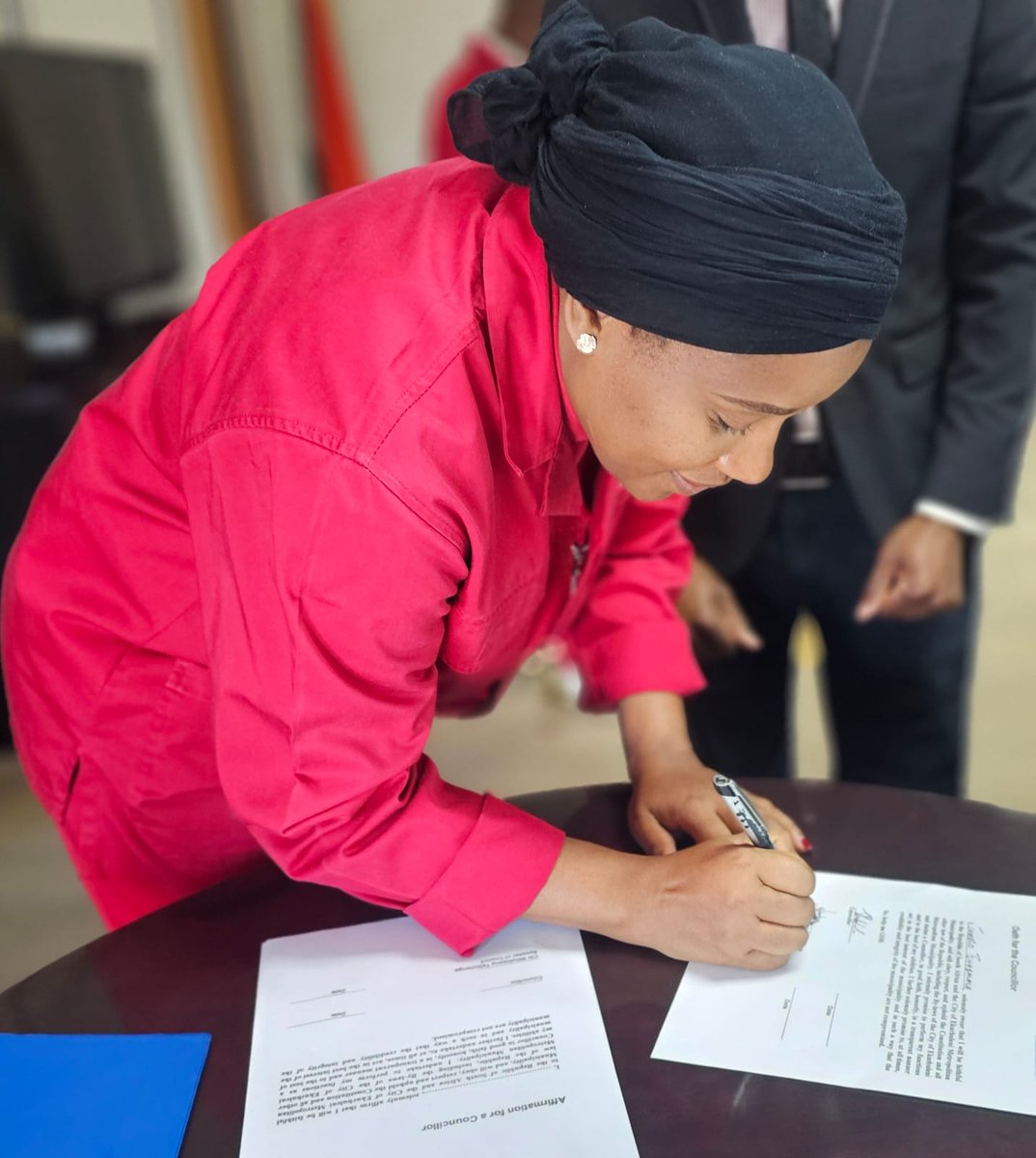 City_Ekurhuleni's tweet photo. Newly elected Action SA PR Councillor Tumelo Brian Tshabalala was sworn in today at the O.R. Tambo Government Precinct in #Germiston by Speaker of Council, Cllr Nthabiseng Tshivhenga. He replaces Cllr Kutloano Rosinah Phoshoko. #CouncilUpdate #LeadershipChange https://t.co/n2Qkcqiu70