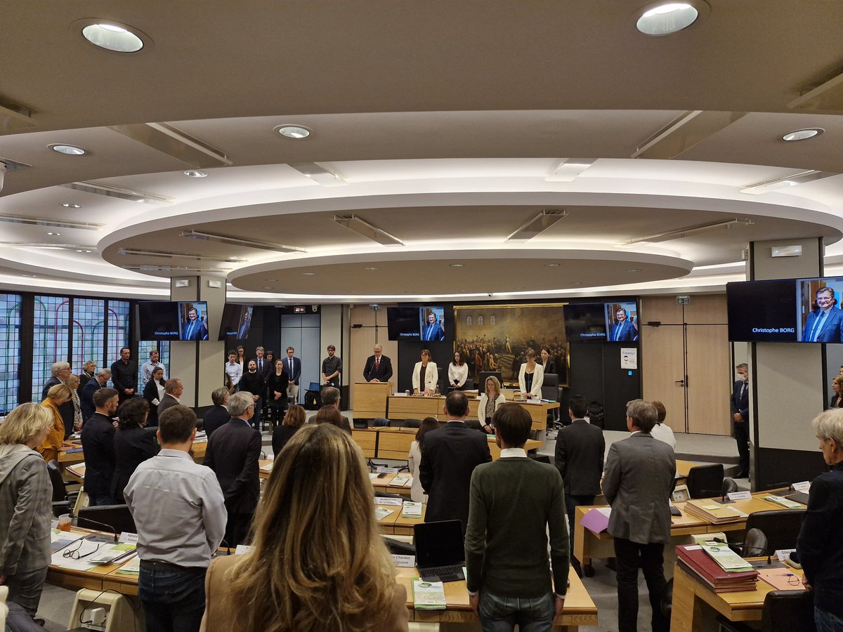 EveMoulinier's tweet photo. Le Département de l'Isère observe une minute de silence pour la mémoire du conseiller Christophe Borg, maire également de Pontcharra, décédé il y a quelques jours.
@LeDL_Grenoble @EmmaDuffeal https://t.co/JrW3QB50Qs