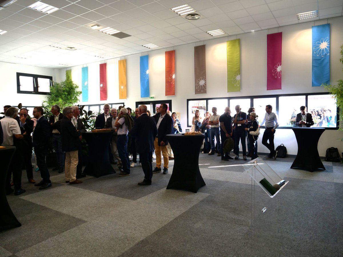 InstitutElevage's tweet photo. Retour sur | Remise du Mérite Agricole
Lors du @SPACERennes, le 17 sept, @alegall29, directeur de notre Département Production &amp; Produits a reçu l'ordre du Mérite agricole par  @ChLambert_FNSEA
📌 André œuvre depuis 40 ans au service de l'élevage des ruminants &amp; de leurs filières https://t.co/JcLwjf7jXq