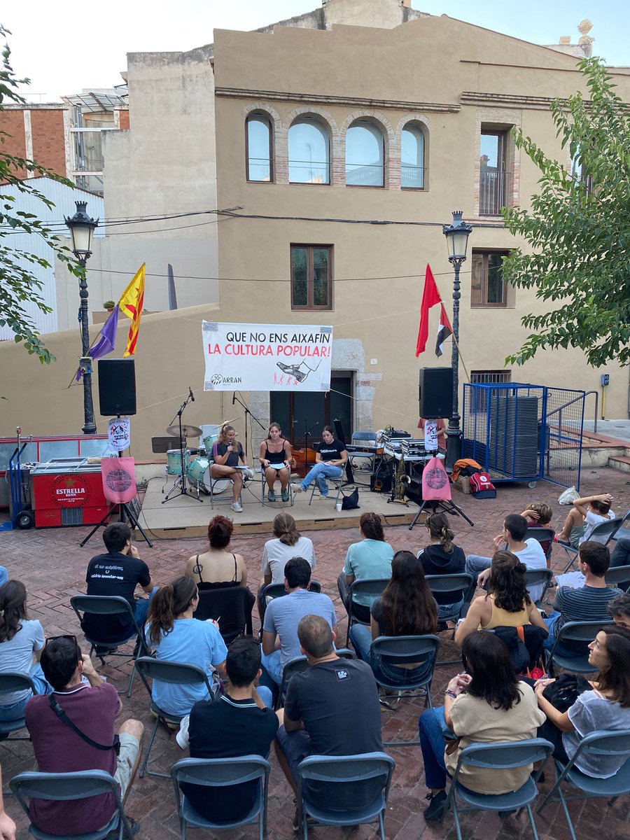 arranmolins's tweet photo. Ahir ens vam presentar oficialment com a nucli d'@Arran_jovent. 
Moltes gràcies a tots els qui hi vau assistir! 
Seguim!✊❤️‍🔥 https://t.co/Lw1UNrQUmT