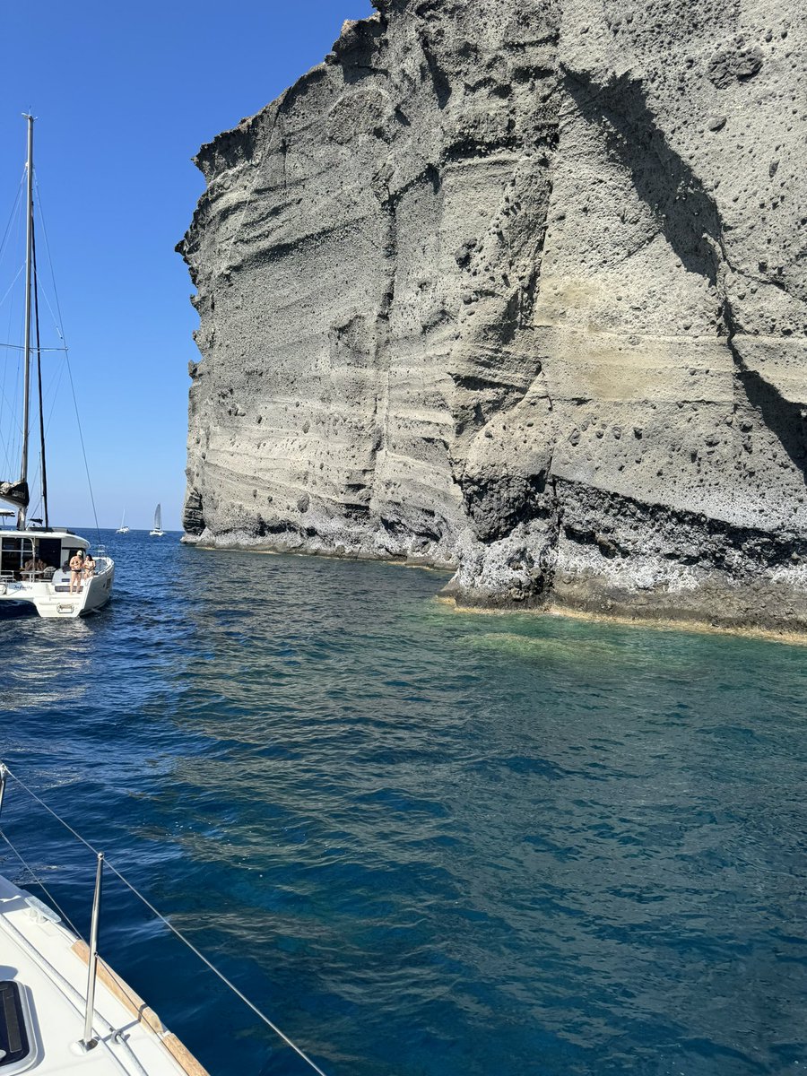 karraspan's tweet image. The 15th edition of the European Melanoma Meeting was incredible! @lab_marine Chris and I were thrilled to host such an amazing community on the stunning island of Santorini. 3 days of science, interactions and fun!
Thank you all for making it unforgettable!  