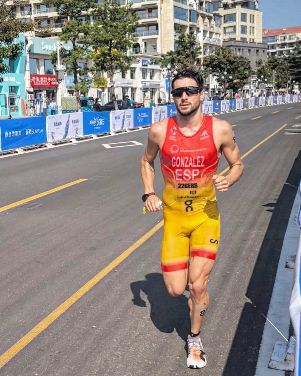TRIATLONSP's tweet photo. Alberto González firma su mejor clasificación en las Series Mundiales de Weihai 🇨🇳 quedando 4°.
Gran papel de la #Triarmada con Antonio Serrat finalizando 13⁰, y Roberto Sánchez Mantecón 20⁰.
@deportegob @226ERS @australoficial https://t.co/mzgoaMFmNg