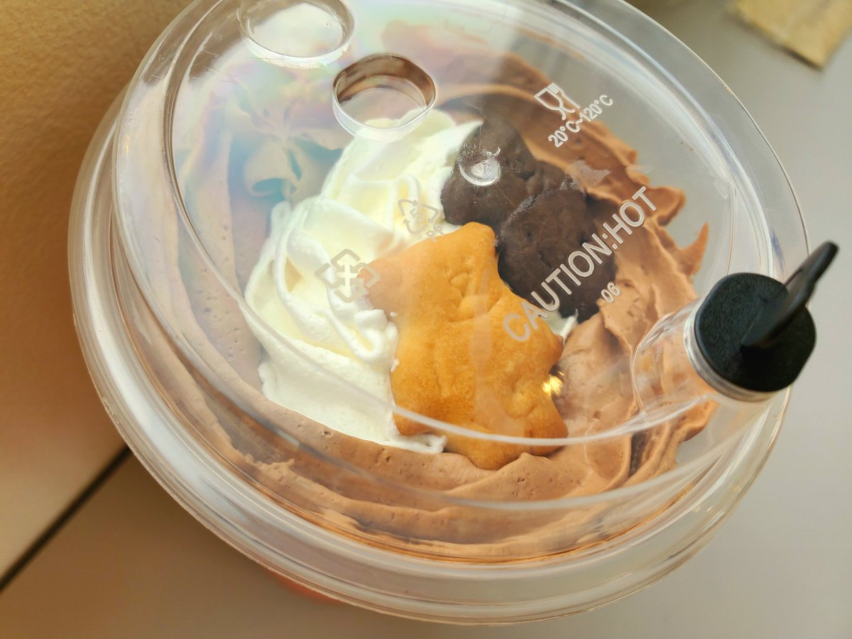 naco_piro_'s tweet photo. あんころちゃんと新しくできたオサレカヘ行ったわよ！
美味しかった～✨
シェイクにクマちゃんいて大喜び🤭
#アビーンズコーヒー 🐻 https://t.co/zV1nJ7OUTc
