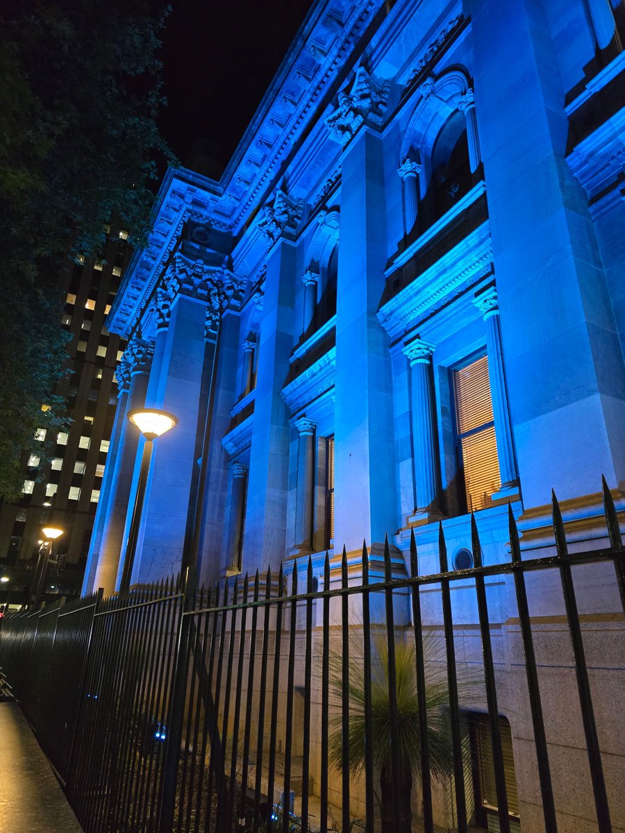 Lungfoundation's tweet photo. Did you spot the blue landmarks for Pulmonary Fibrosis Awareness Month? 💙
On Wednesday across Australia, we organised to have key spots light up in blue for PF! If you're in Brisbane, we have the Gateway Bridge going blue tonight! 💙 🌉
#PFAM #PFAM2024 #PulmonaryFibrosis https://t.co/z9UIfDwQTR