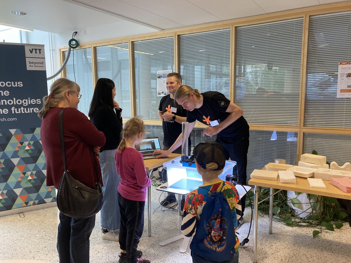 Menovinkki Jyväskylään! 🌌👩‍🔬 VTT on mukana @TutkijoidenYo'ssä tänään 27.9.

VTT:n johdolla pääset testaamaan, millaisia tuotteita puukuiduista voidaan valmistaa veden, vaahdon ja jopa ilman avulla.

📅 27.9. klo 16–22
📍 Fysiikan laitosrakennuksen 3. kerros, <a href="/uniofjyvaskyla/">University of Jyväskylä</a>