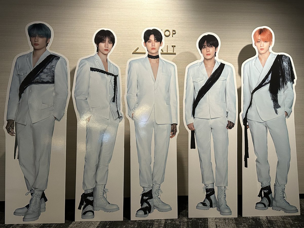 TXT_LoveHaru's tweet photo. VRは、結局3回観たのだけど、何回観てもホントにステキ過ぎてドキドキが止まらないのよ。チャンスがあったら、ホント皆んなに観てもらいたいよね✨✨✨
こんなに近くに見ることなんてこの先も絶対にないと思うし、もう気絶しそうな勢いだったわ😍
#HYPER_FOCUS
#TOMORROW_X_TOGETHER https://t.co/YTEHJxJtFa