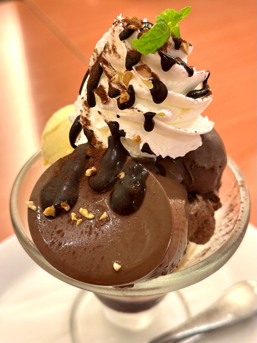 ╭━━━━━━━━╮ 定番デザートが リニューアル🍫 ╰━━━━v