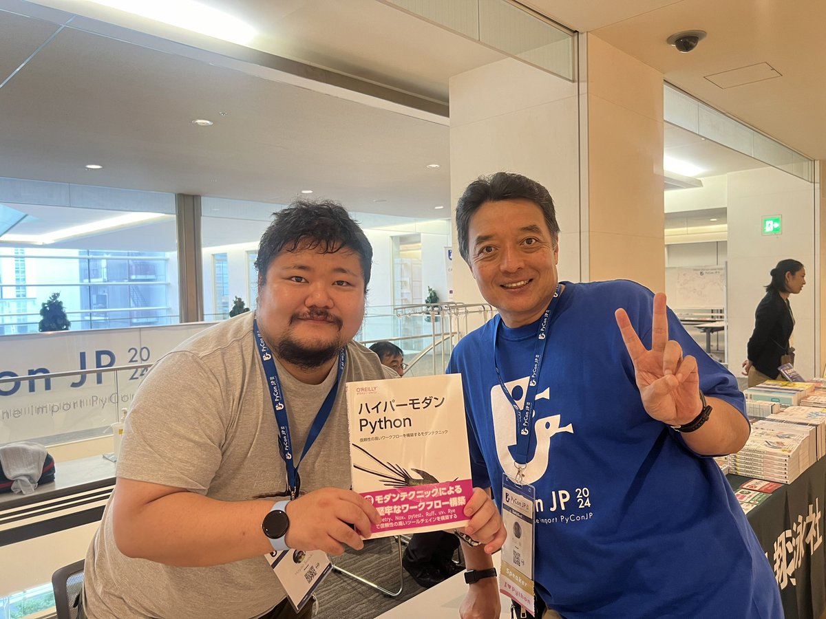 soogie's tweet image. オライリージャパンブースでサイン会

 #pyconjp2024