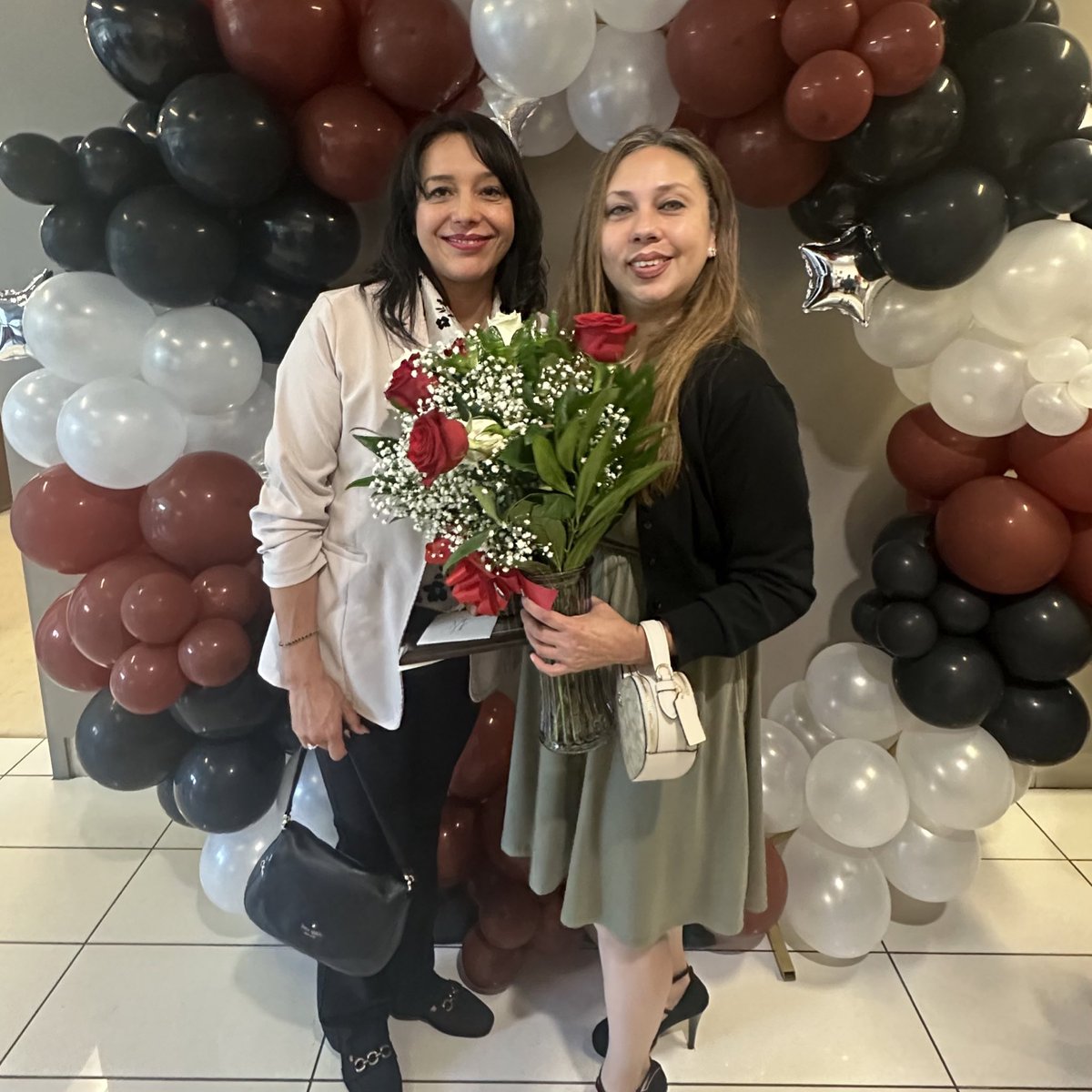 WOESwolverines's tweet photo. Congratulations to Mrs. Fernandez, our 2023-2024 Workman Teacher of the Year! #workmanelementaryschool #workmanwolverinepride #proudtobehlpusd https://t.co/E4derAYWn3