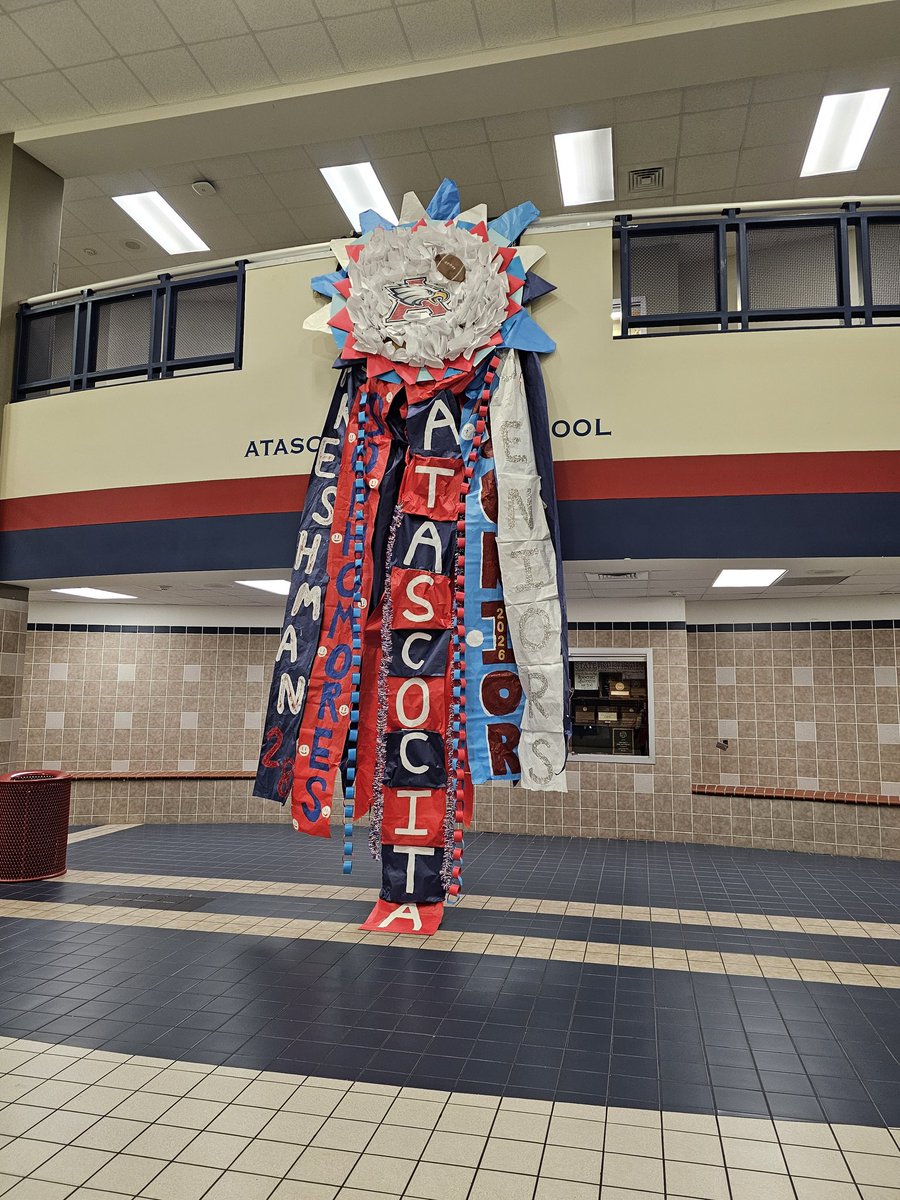 MrsWebstersRoom's tweet photo. What a great day to be an #AHSEagle ๐ฆ
Today was #Homecoming and it was a day to remember filled with amazing performances by @atascocitachoir @AHS_EagleBand @AtascocitaCheer @Ahspatriettes and yet another night of watching @AHSEagleFB absolutely crush it! You guys were all amazing! #fridaynightlights #football #atascocitaeagles
